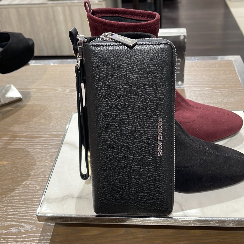 MICHAEL KORS LARGE TRAVEL CONTINENTAL WRISTLET WALLET PHONEHOLDER BLACK /Silver - Picture 5 of 16